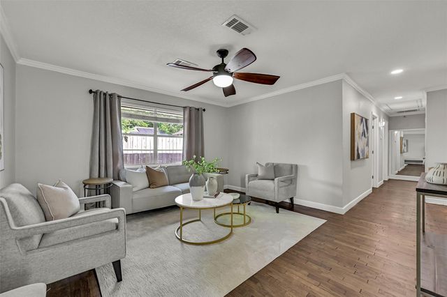 115 S 8th Street, Alvin, TX 77511