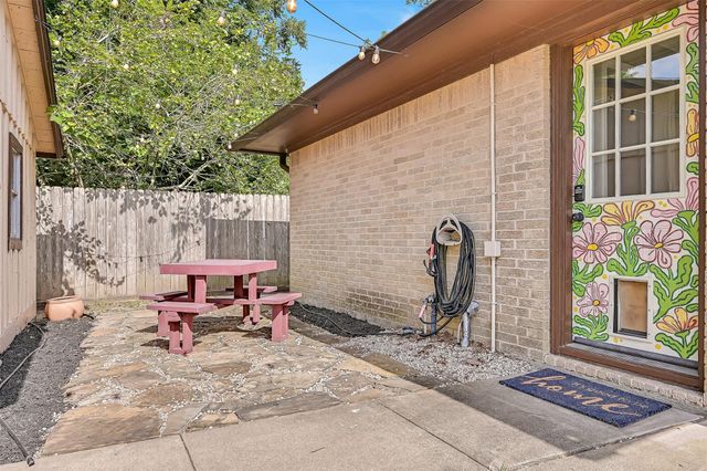 115 S 8th Street, Alvin, TX 77511