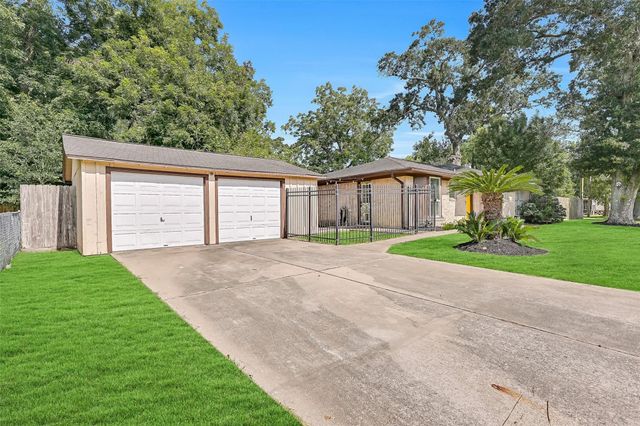 115 S 8th Street, Alvin, TX 77511