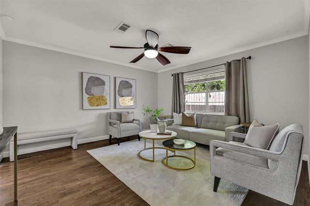 115 S 8th Street, Alvin, TX 77511