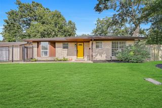 115 S 8th Street, Alvin, TX 77511