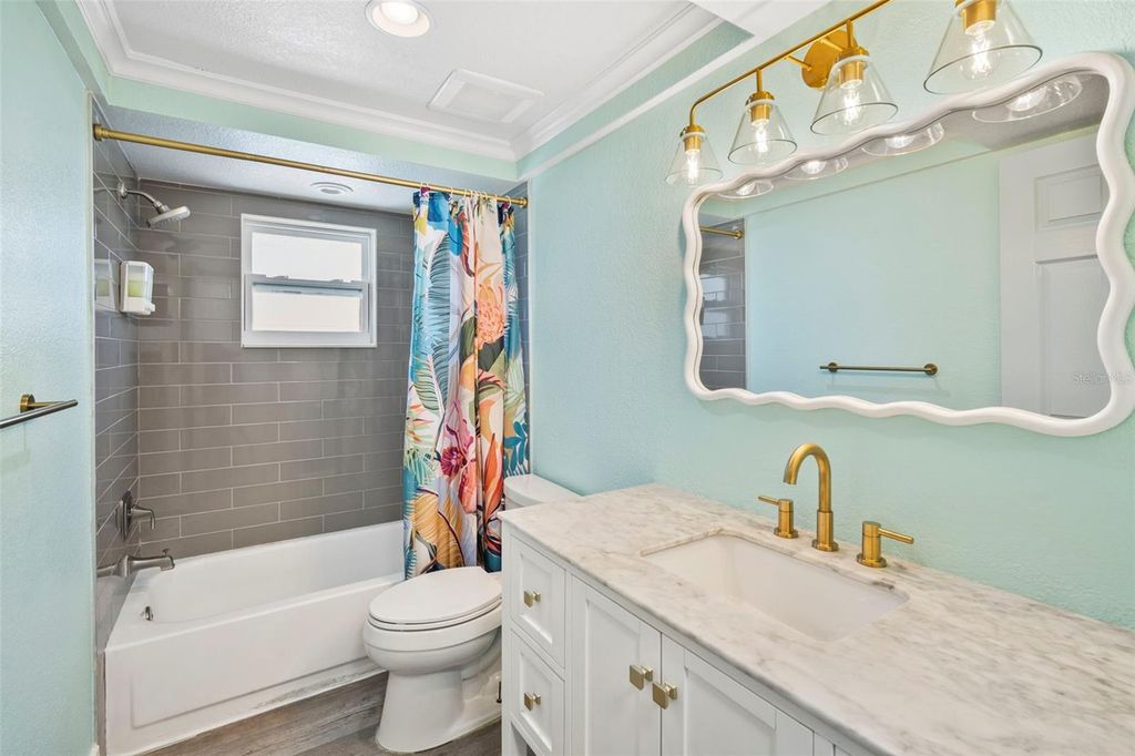 Image 15 of property listing at 14030 79TH AVENUE, Seminole, FL 33776