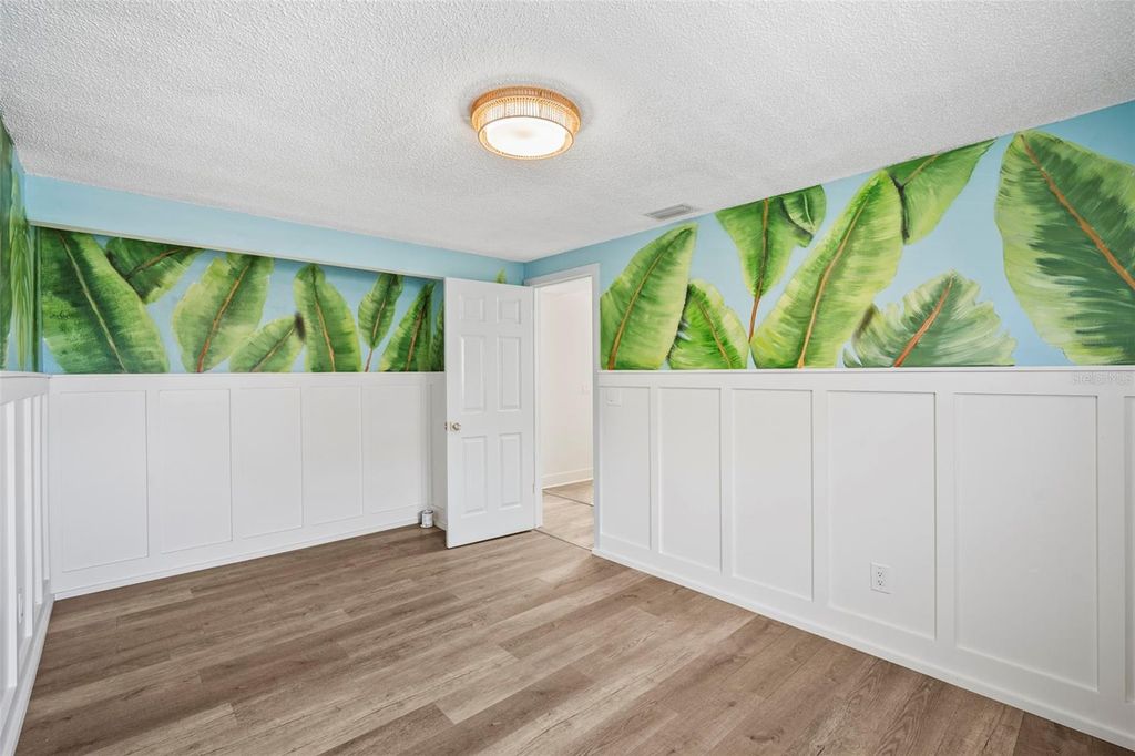 Image 16 of property listing at 14030 79TH AVENUE, Seminole, FL 33776