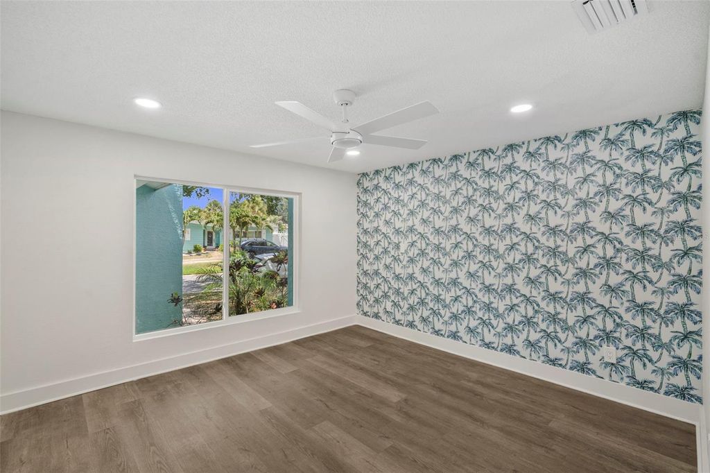 Image 19 of property listing at 14030 79TH AVENUE, Seminole, FL 33776