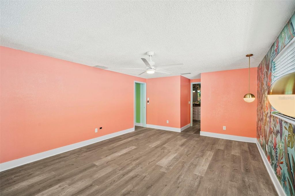 Image 20 of property listing at 14030 79TH AVENUE, Seminole, FL 33776