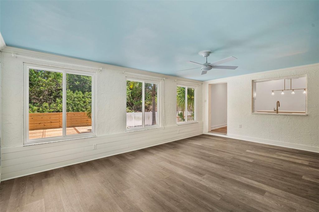 Image 27 of property listing at 14030 79TH AVENUE, Seminole, FL 33776