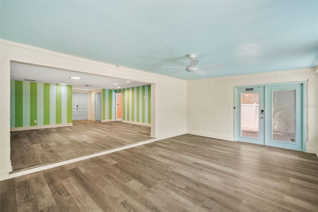 Image 28 of property listing at 14030 79TH AVENUE, Seminole, FL 33776