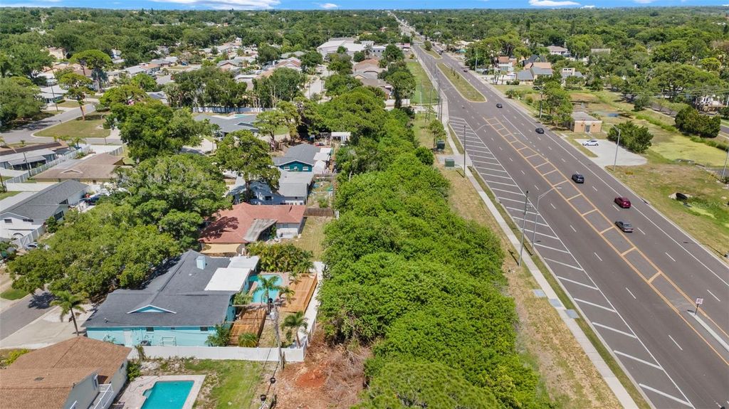 Image 40 of property listing at 14030 79TH AVENUE, Seminole, FL 33776