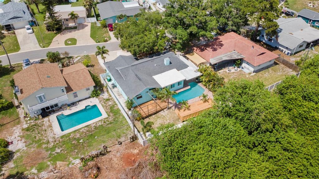 Image 46 of property listing at 14030 79TH AVENUE, Seminole, FL 33776