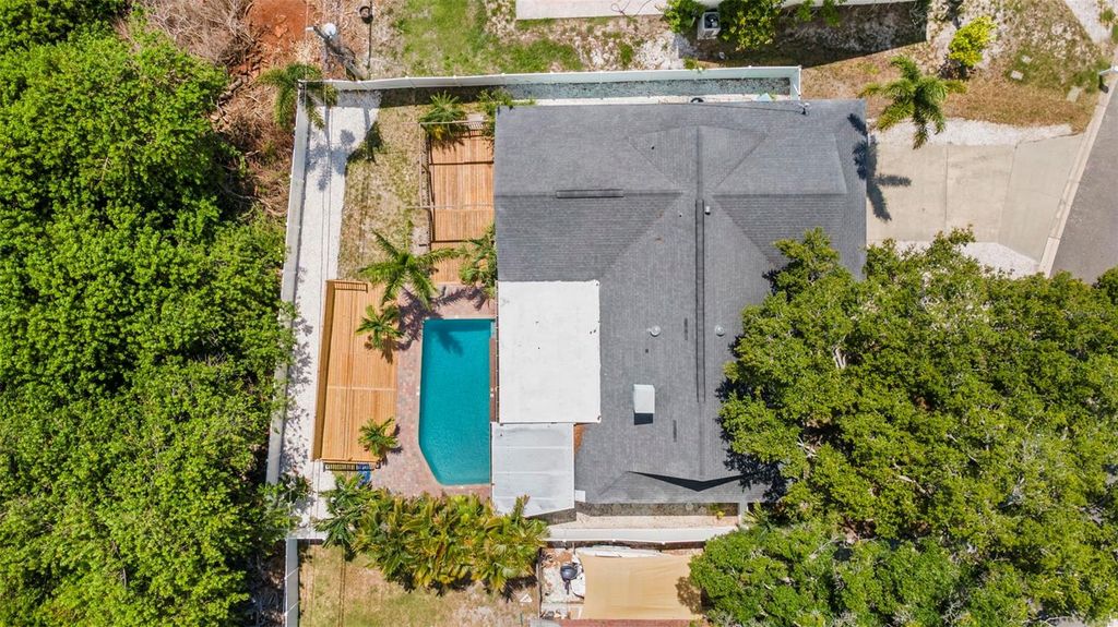 Image 47 of property listing at 14030 79TH AVENUE, Seminole, FL 33776