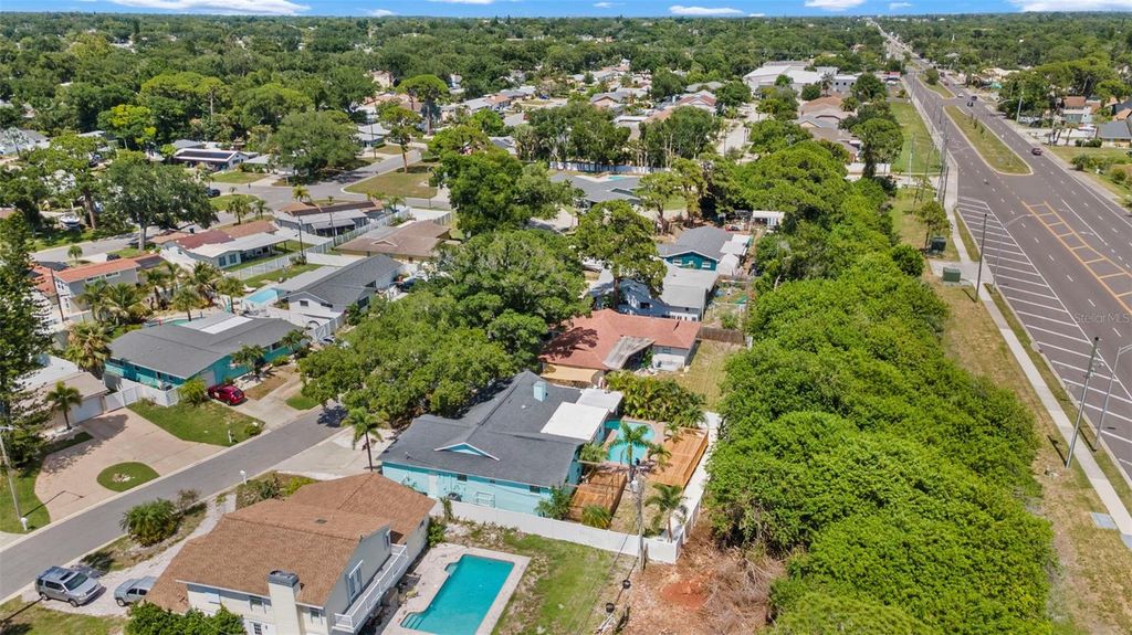 Image 49 of property listing at 14030 79TH AVENUE, Seminole, FL 33776