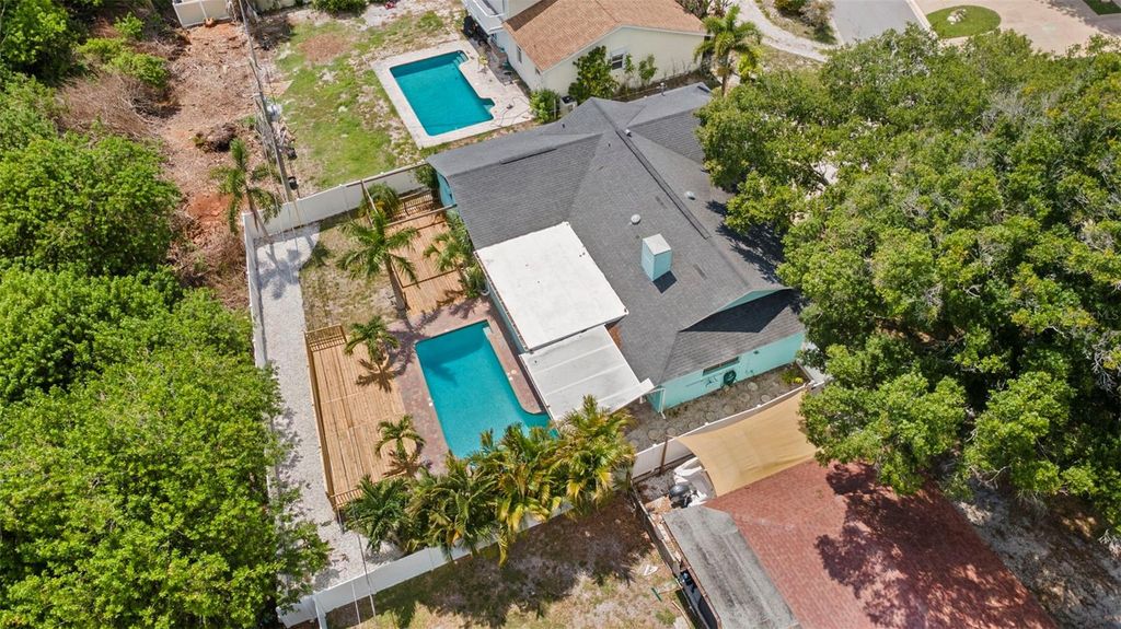 Image 50 of property listing at 14030 79TH AVENUE, Seminole, FL 33776