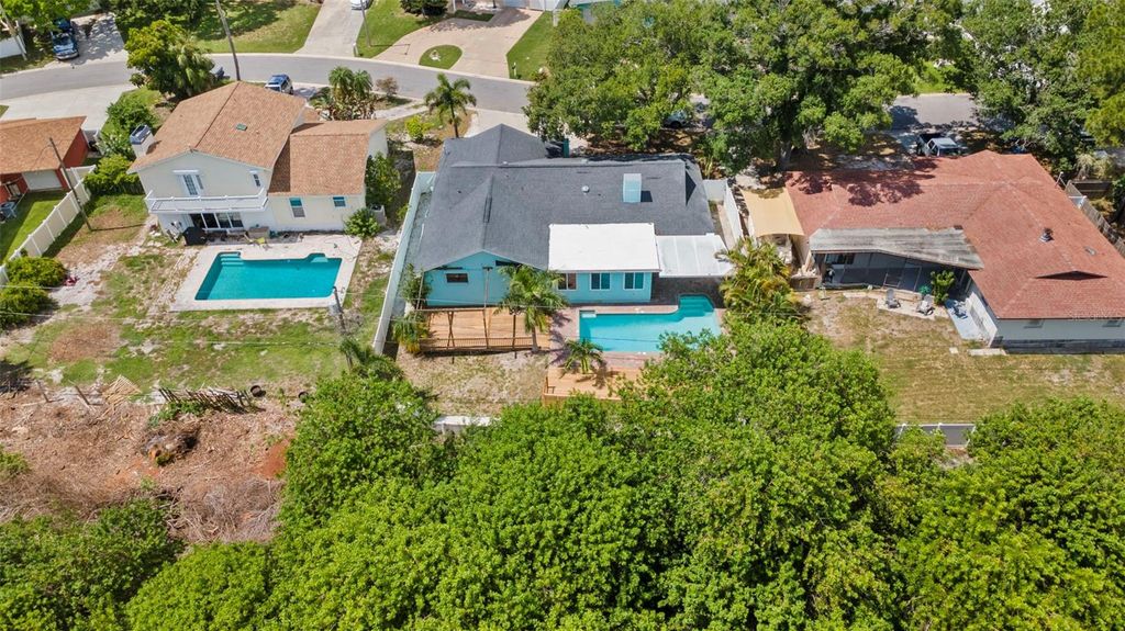 Image 52 of property listing at 14030 79TH AVENUE, Seminole, FL 33776