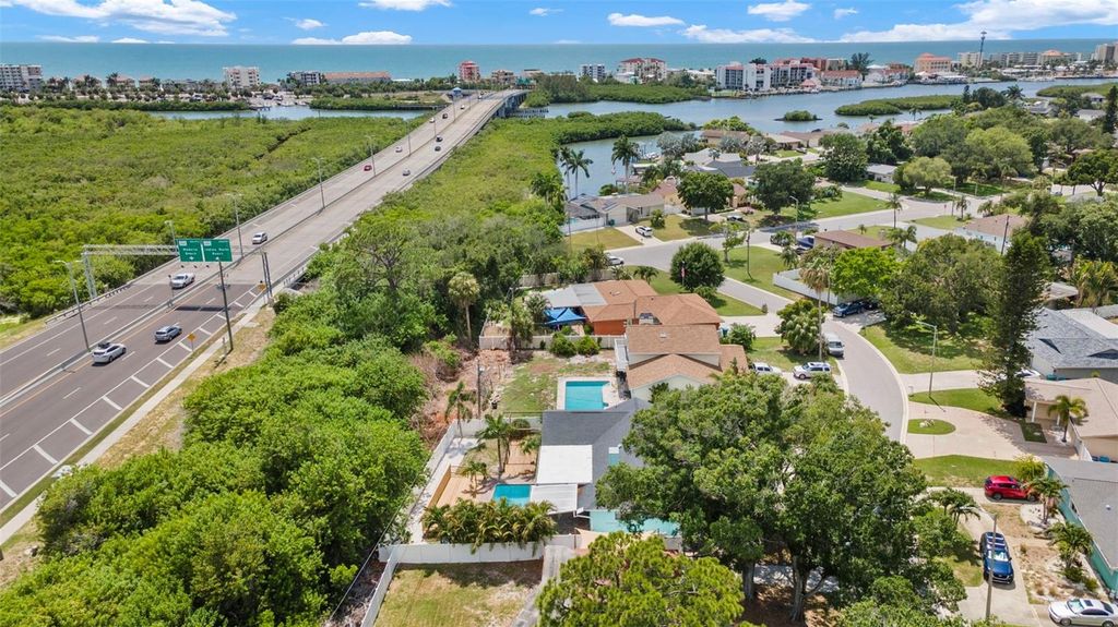 Image 54 of property listing at 14030 79TH AVENUE, Seminole, FL 33776