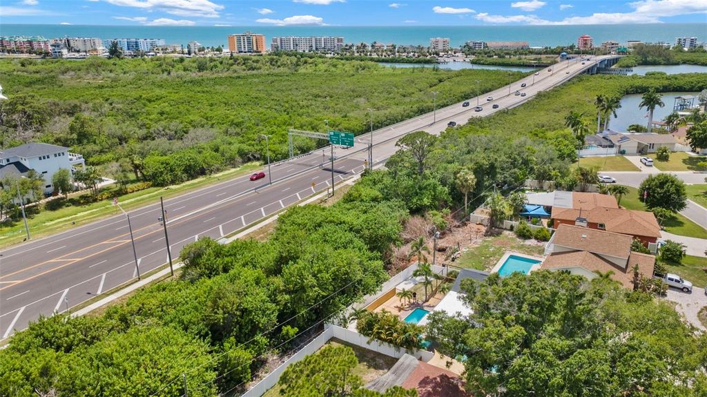 Image 57 of property listing at 14030 79TH AVENUE, Seminole, FL 33776