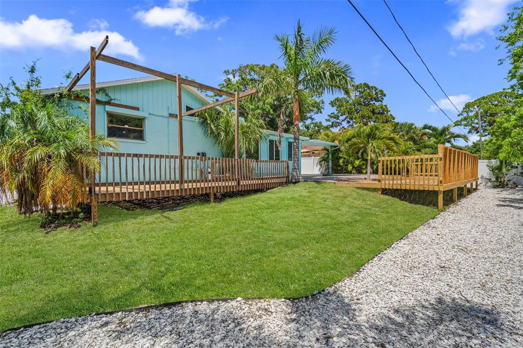 Image 7 of property listing at 14030 79TH AVENUE, Seminole, FL 33776