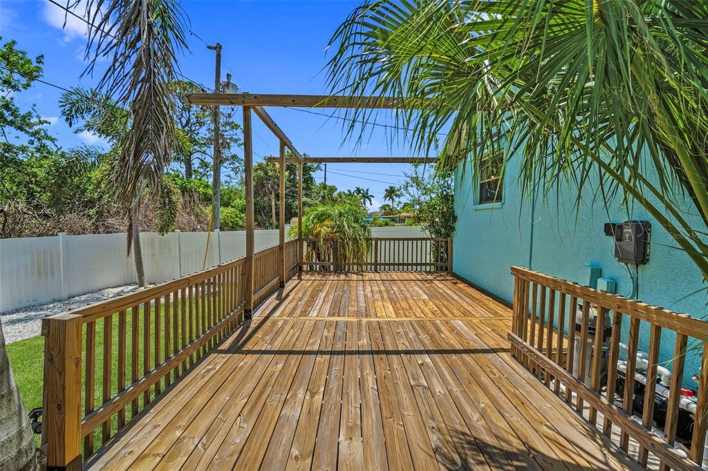 Image 9 of property listing at 14030 79TH AVENUE, Seminole, FL 33776