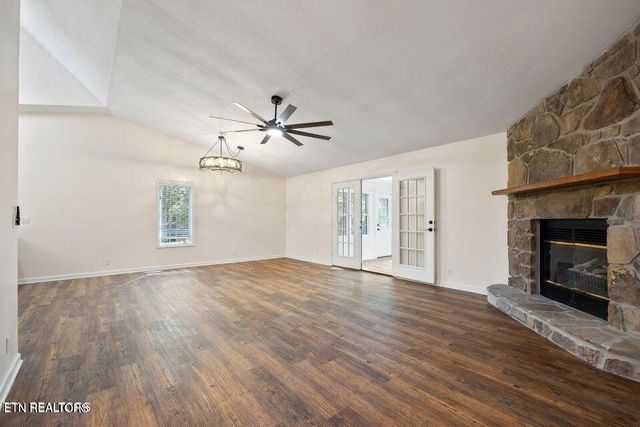 334 Lakeview Drive, Crossville, TN 38558