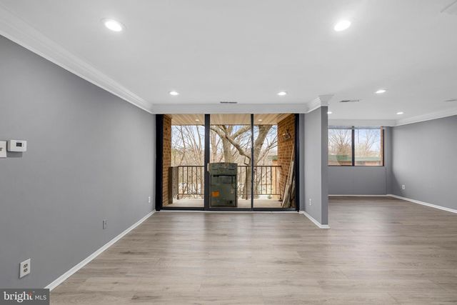 509 N ARMISTEAD ST #302, Alexandria, VA 22312