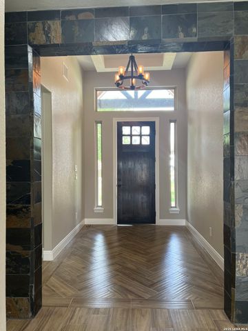 2710 ROYALWOOD, New Braunfels, TX 78132