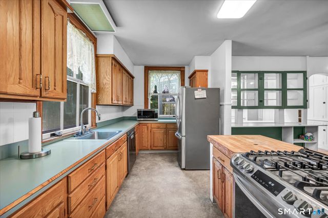 25 Ellington Avenue, Ellington, CT 06029