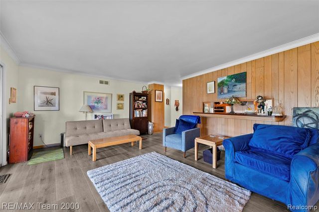 23044 Lake Way, Farmington, MI 48336