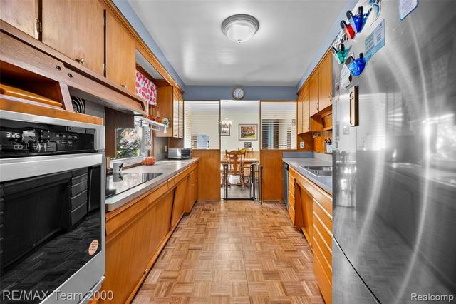 23044 Lake Way, Farmington, MI 48336