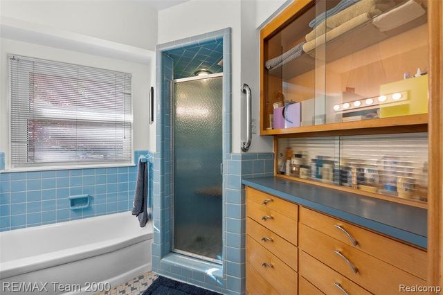 23044 Lake Way, Farmington, MI 48336