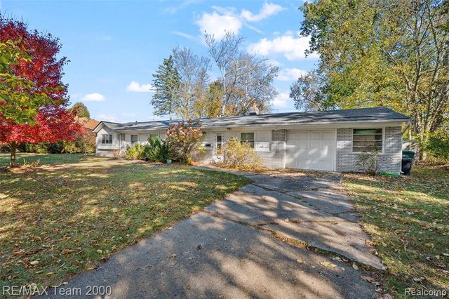 23044 Lake Way, Farmington, MI 48336