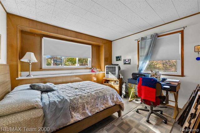 23044 Lake Way, Farmington, MI 48336