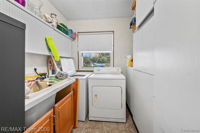 23044 Lake Way, Farmington, MI 48336