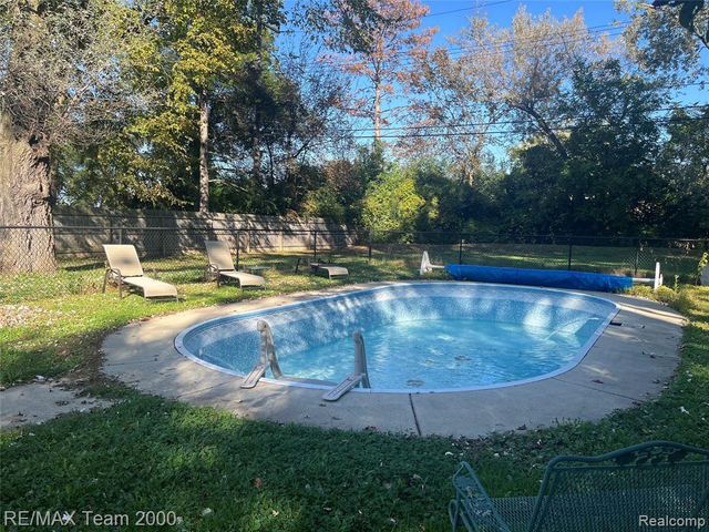 23044 Lake Way, Farmington, MI 48336