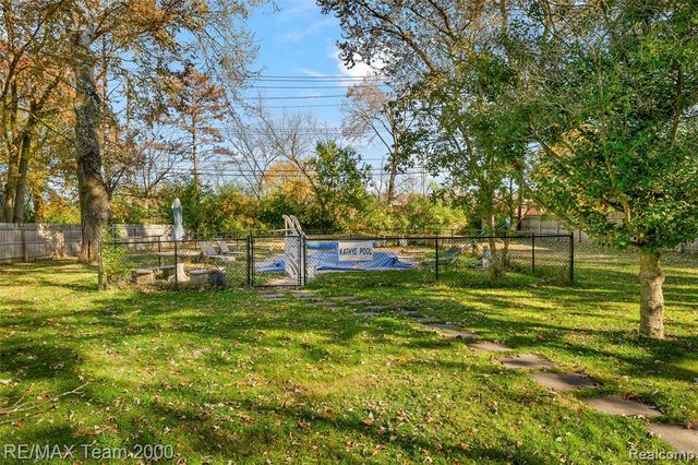 23044 Lake Way, Farmington, MI 48336