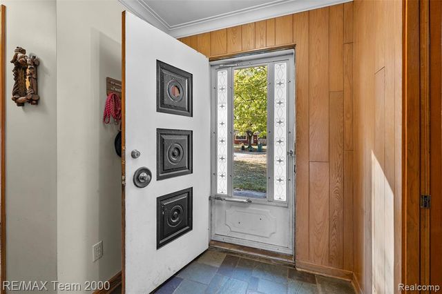 23044 Lake Way, Farmington, MI 48336