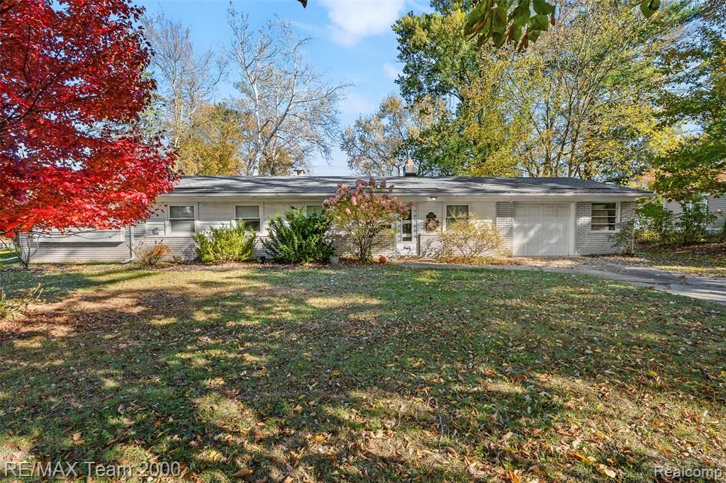 23044 Lake Way, Farmington, MI 48336