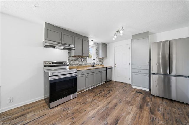 1097 Whales Run CT, Virginia Beach, VA 23454