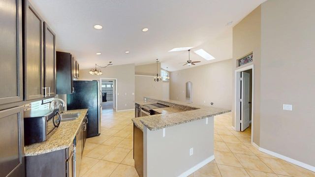 562 SW Saint Martins Cove, Port St. Lucie, FL 34986