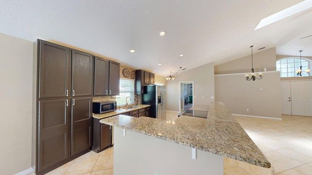 562 SW Saint Martins Cove, Port St. Lucie, FL 34986