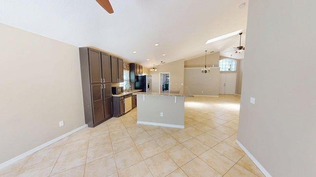 562 SW Saint Martins Cove, Port St. Lucie, FL 34986