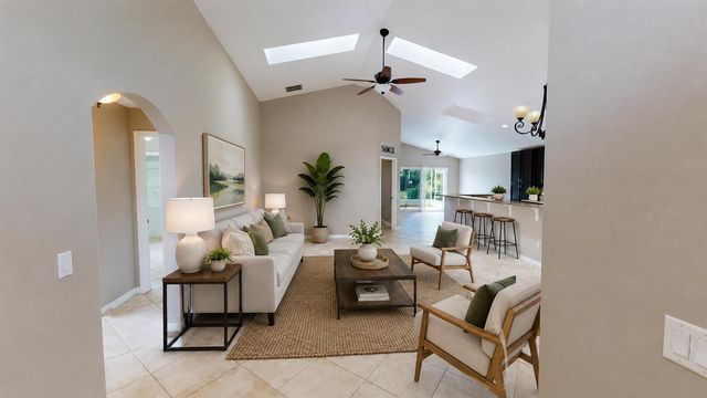 562 SW Saint Martins Cove, Port St. Lucie, FL 34986