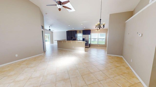 562 SW Saint Martins Cove, Port St. Lucie, FL 34986