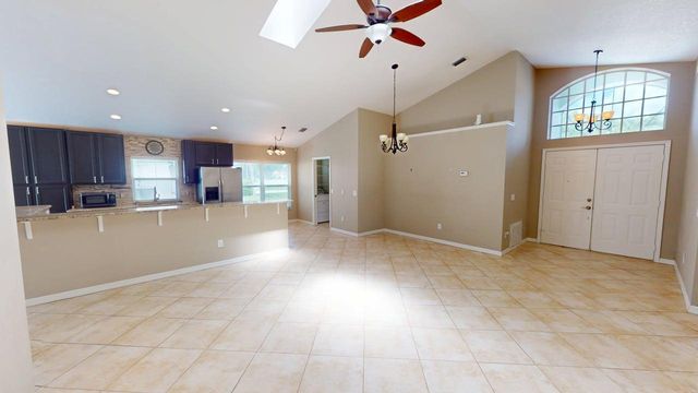 562 SW Saint Martins Cove, Port St. Lucie, FL 34986