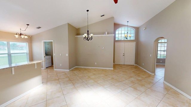 562 SW Saint Martins Cove, Port St. Lucie, FL 34986