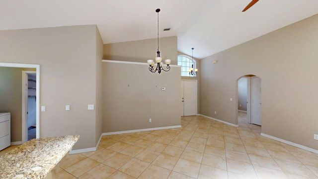 562 SW Saint Martins Cove, Port St. Lucie, FL 34986