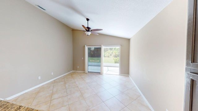 562 SW Saint Martins Cove, Port St. Lucie, FL 34986