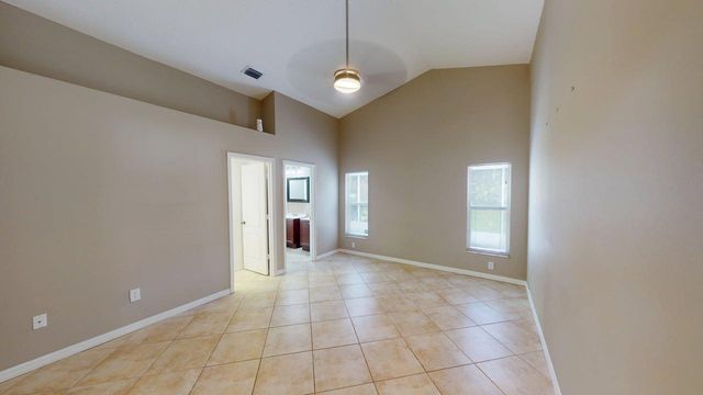 562 SW Saint Martins Cove, Port St. Lucie, FL 34986