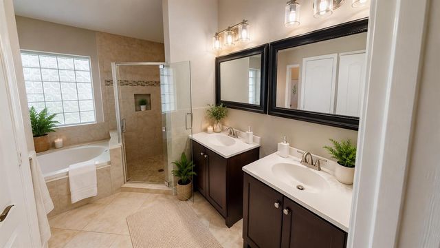 562 SW Saint Martins Cove, Port St. Lucie, FL 34986