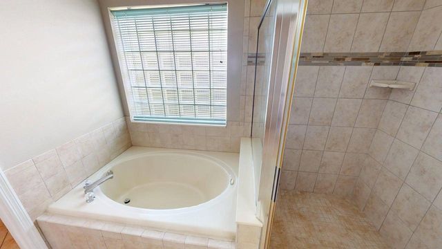 562 SW Saint Martins Cove, Port St. Lucie, FL 34986