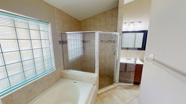 562 SW Saint Martins Cove, Port St. Lucie, FL 34986