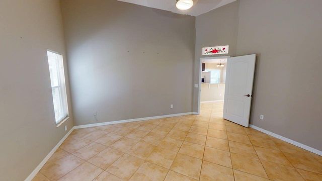 562 SW Saint Martins Cove, Port St. Lucie, FL 34986